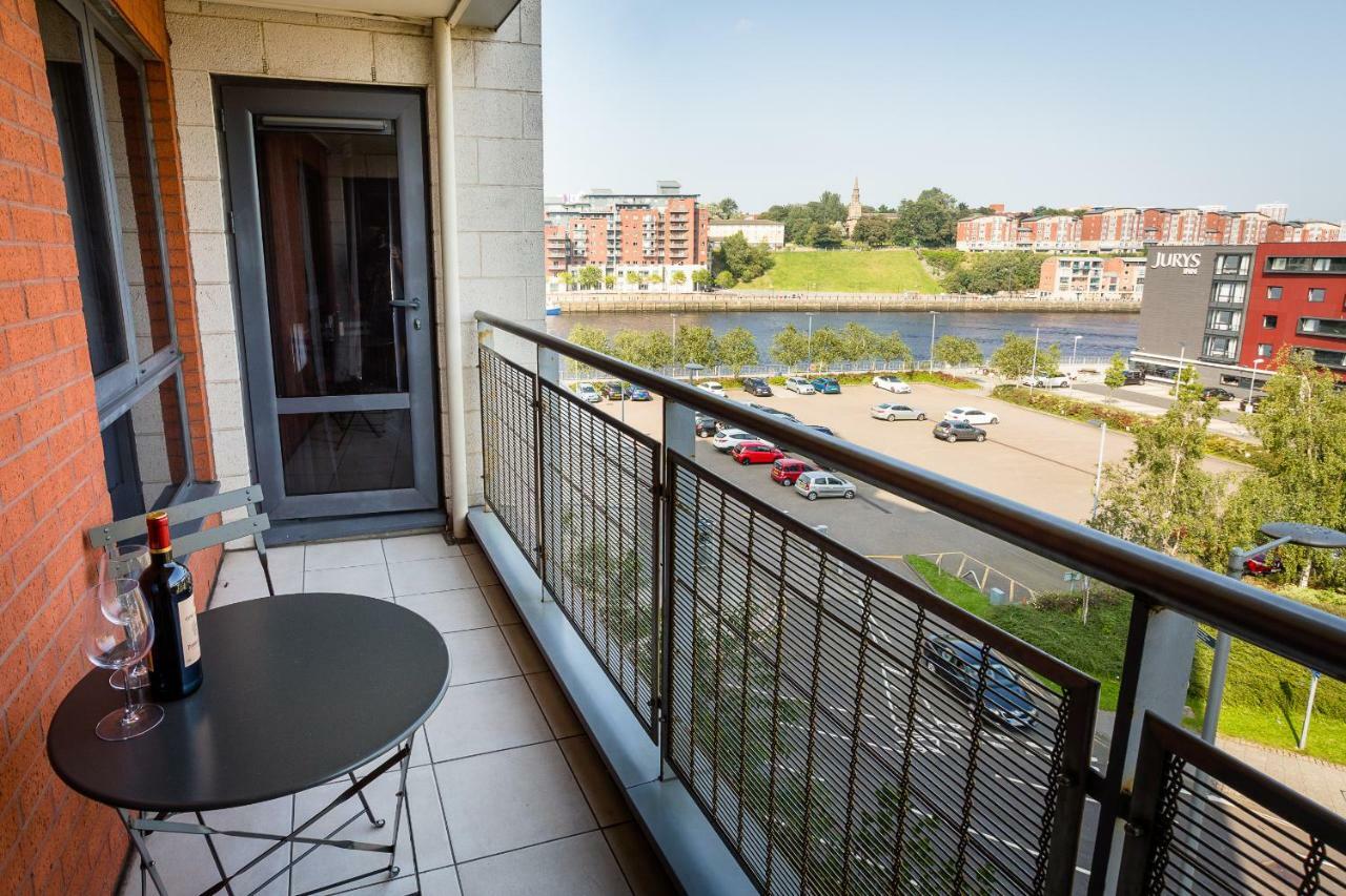 Luxury Quayside Apartment นิวคาสเซิล อะพอน ไทน์ ภายนอก รูปภาพ